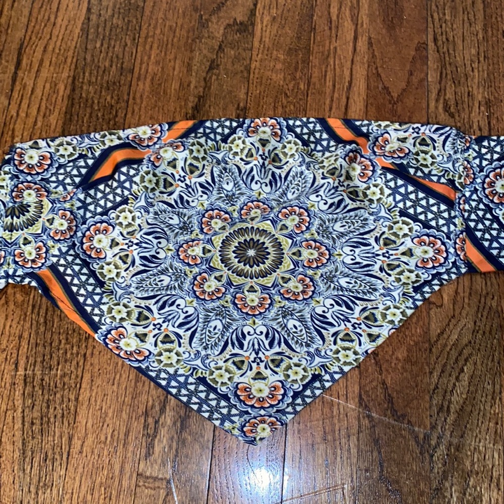 Printed scarf top with elastic